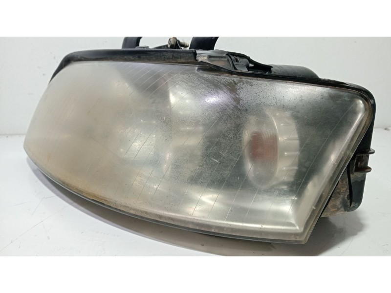 Recambio de faro izquierdo para audi a4 b6 (8e2) 2.5 tdi quattro referencia OEM IAM audi a4  