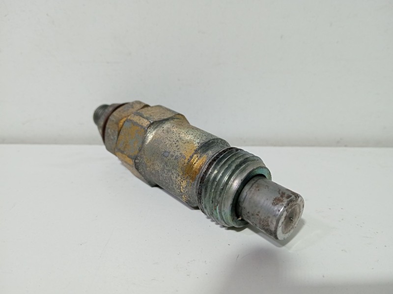 Recambio de inyector para nissan terrano (wd21) 2.7 td referencia OEM IAM 710721  