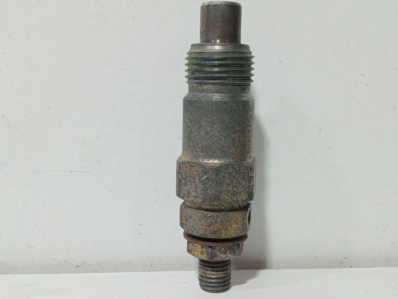 Recambio de inyector para nissan terrano (wd21) 2.7 td referencia OEM IAM 710721  