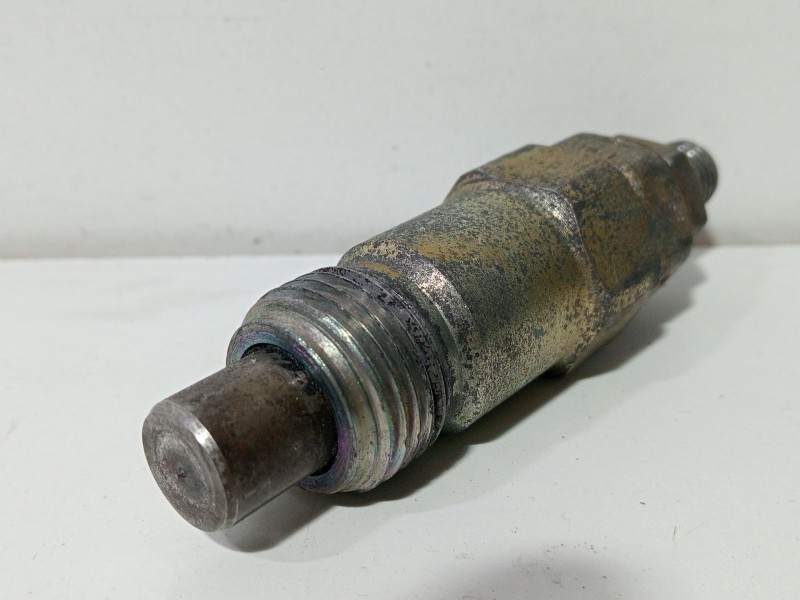 Recambio de inyector para nissan terrano (wd21) 2.7 td referencia OEM IAM 710721  