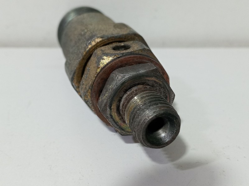 Recambio de inyector para nissan terrano (wd21) 2.7 td referencia OEM IAM 710721  