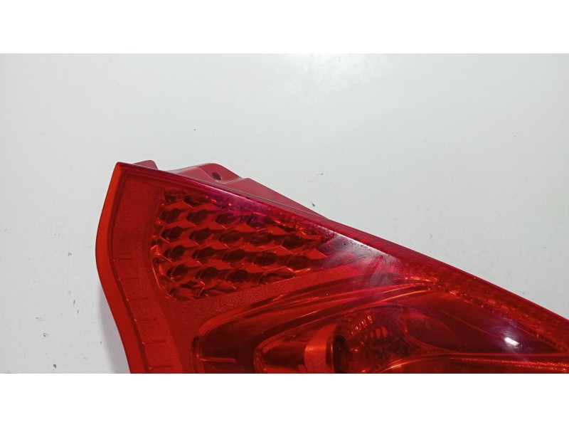 Recambio de piloto trasero izquierdo para ford fiesta vi van 1.25 referencia OEM IAM 8A6113405AE  