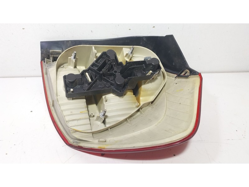 Recambio de piloto trasero izquierdo para bmw serie 1 berlina (e81/e87) 118d referencia OEM IAM 084441924L  