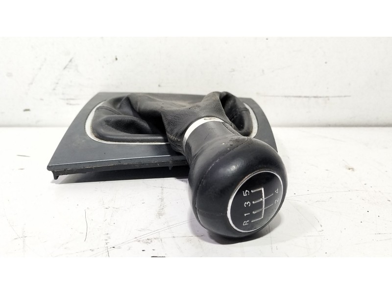 Recambio de pomo palanca cambio para audi a3 (8p1) 1.6 tdi referencia OEM IAM 8P0864261T  