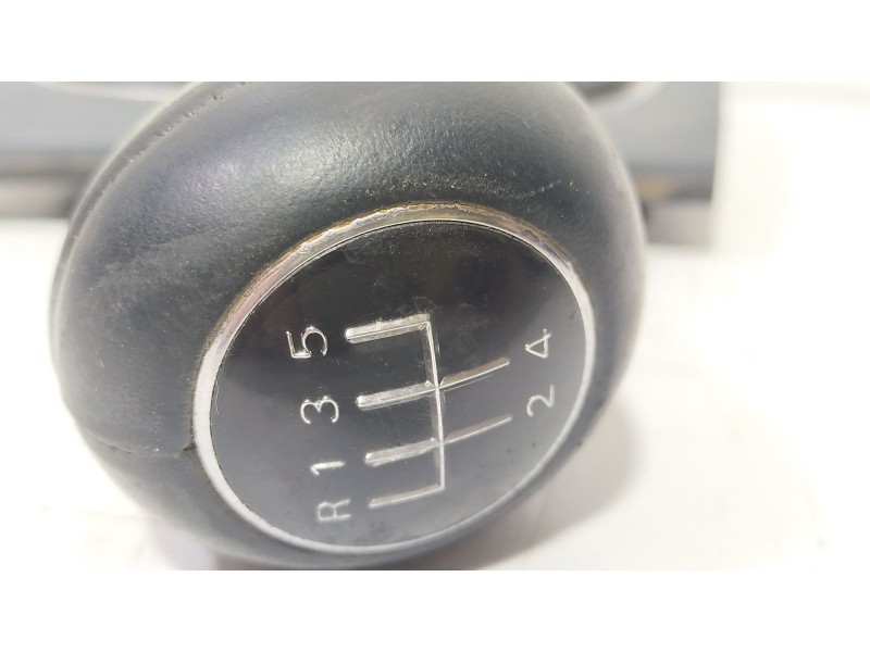 Recambio de pomo palanca cambio para audi a3 (8p1) 1.6 tdi referencia OEM IAM 8P0864261T  