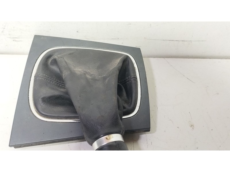 Recambio de pomo palanca cambio para audi a3 (8p1) 1.6 tdi referencia OEM IAM 8P0864261T  