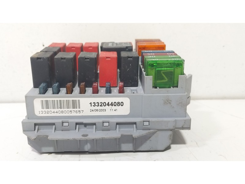 Recambio de caja reles / fusibles para peugeot boxer autobús (230p) 2.8 hdi 4x4 referencia OEM IAM 1332044080  