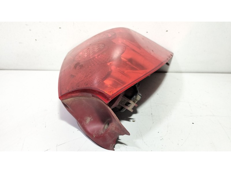 Recambio de piloto trasero izquierdo para peugeot 307 break (3e) 2.0 hdi 110 referencia OEM IAM 557686  