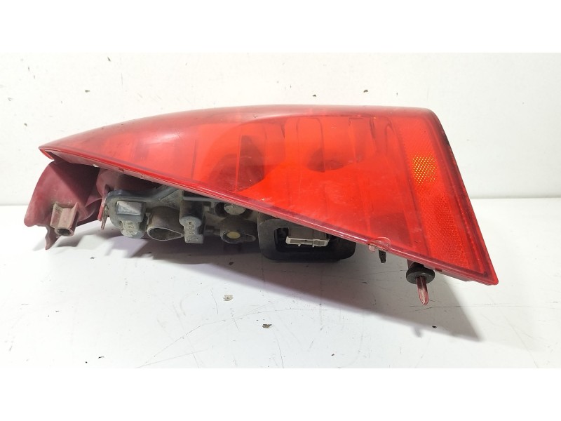 Recambio de piloto trasero izquierdo para peugeot 307 break (3e) 2.0 hdi 110 referencia OEM IAM 557686  