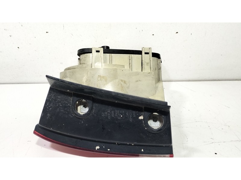 Recambio de piloto trasero izquierdo para volkswagen touareg (7la) tdi r5 referencia OEM IAM 28259002  