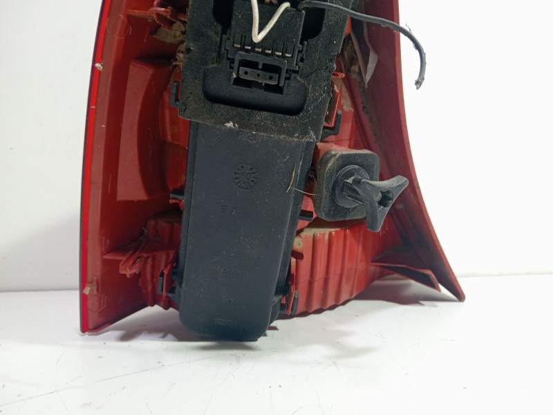 Recambio de piloto trasero derecho para renault clio ii (bb_, cb_) 1.2 (bb0a, bb0f, bb10, bb1k, bb28, bb2d, bb2h, cb0a,... refer