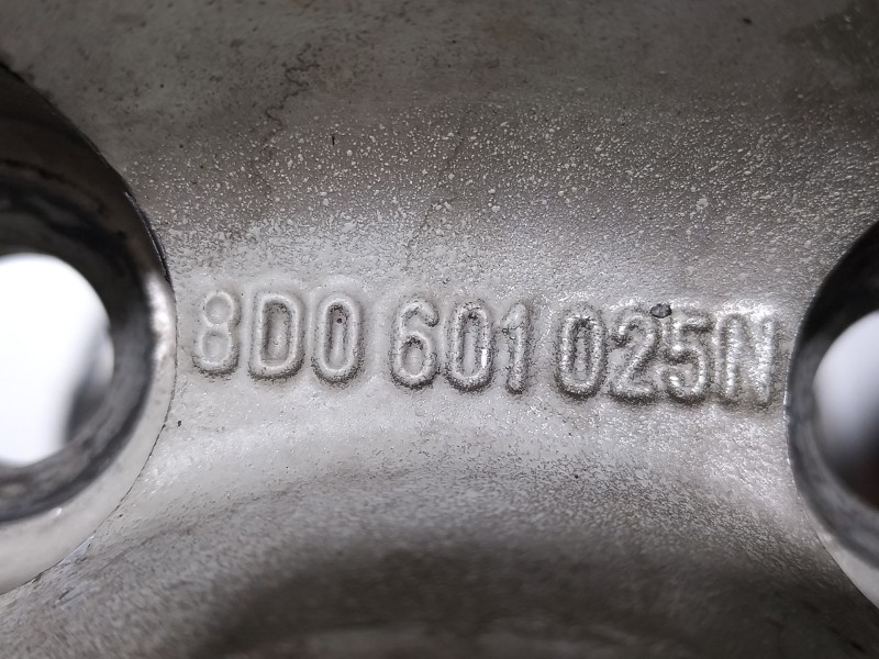 Recambio de juego llantas para audi a4 b6 (8e2) 2.5 tdi quattro referencia OEM IAM 8D0601025N  