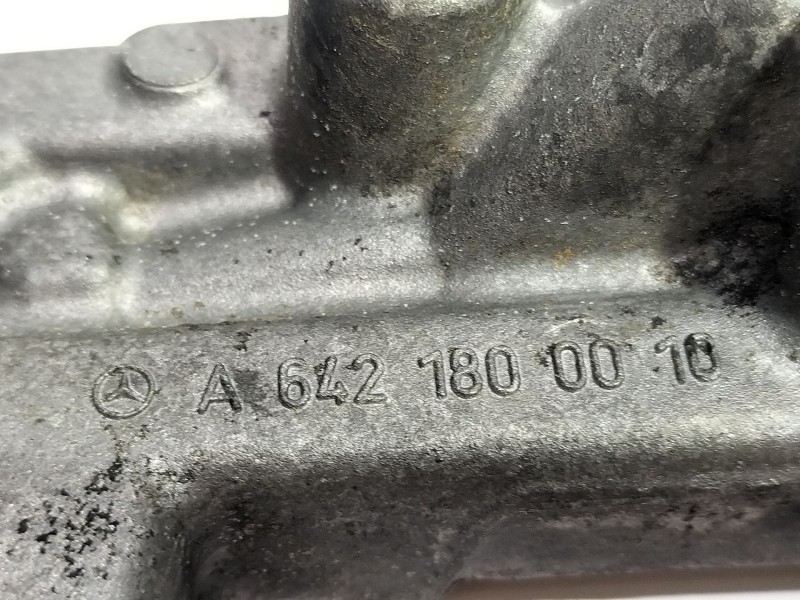 Recambio de soporte filtro aceite para mercedes-benz clase c (w204) c 320 cdi (204.022) referencia OEM IAM A6421800010  