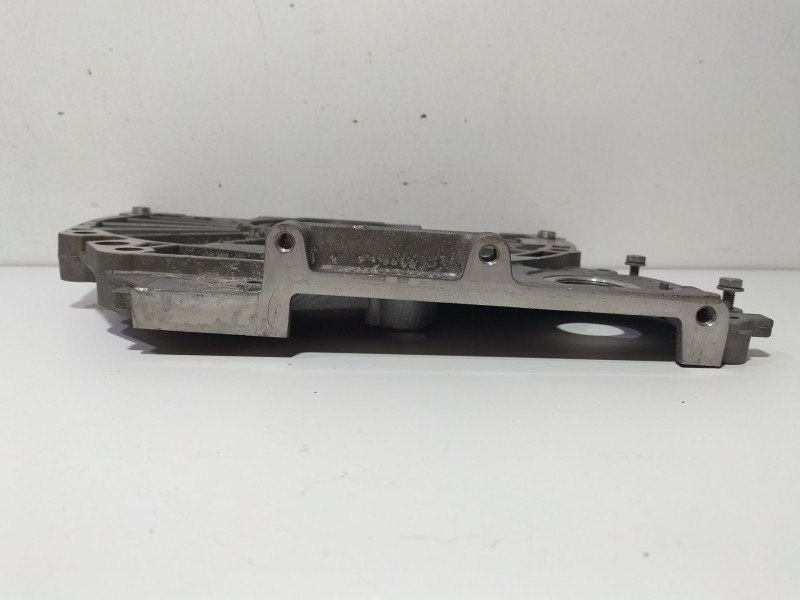 Recambio de tapa distribucion para bmw serie 1 berlina (e81/e87) 118d referencia OEM IAM 779748805  