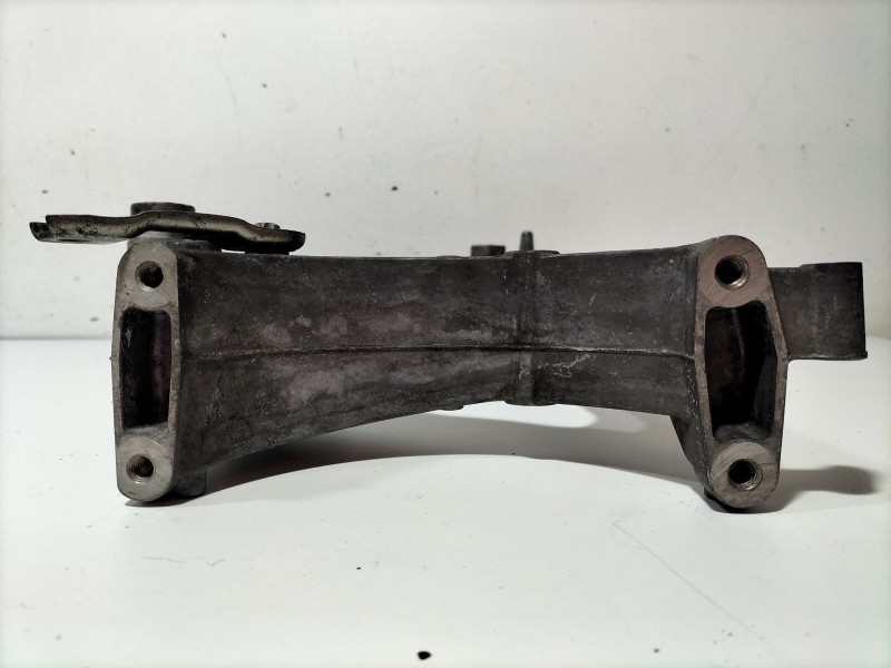 Recambio de soporte alternador para mercedes-benz clase e (w212) e 220 bluetec 4-matic (212.011) referencia OEM IAM A6512011109 