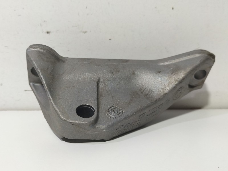 Recambio de soporte motor para bmw serie 3 berlina (e90) 320d referencia OEM IAM 13517804376  