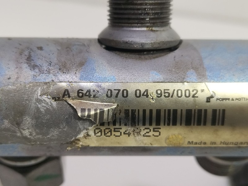 Recambio de rampa inyectora para mercedes-benz clase e (w211) e 320 (211.065) referencia OEM IAM A6420700495  