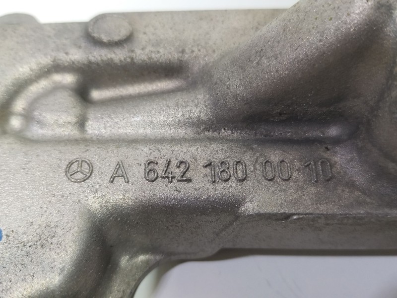 Recambio de soporte filtro aceite para mercedes-benz clase c (w204) c 320 cdi (204.022) referencia OEM IAM A6421800010  