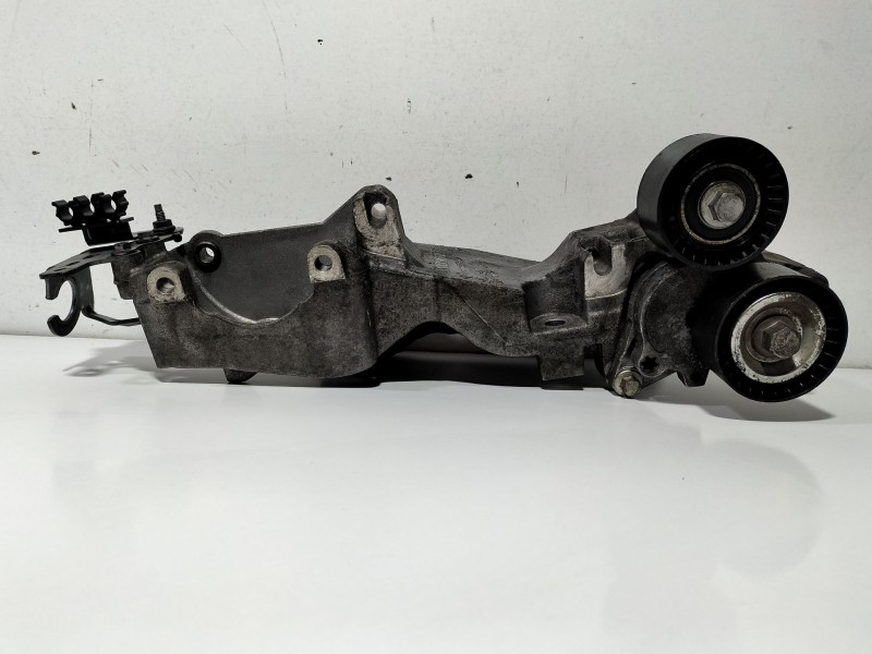 Recambio de soporte alternador para renault laguna iii (bt0/1) 2.0 dci (bt07, bt0j, bt14, bt1a, bt1s) referencia OEM IAM 8200527