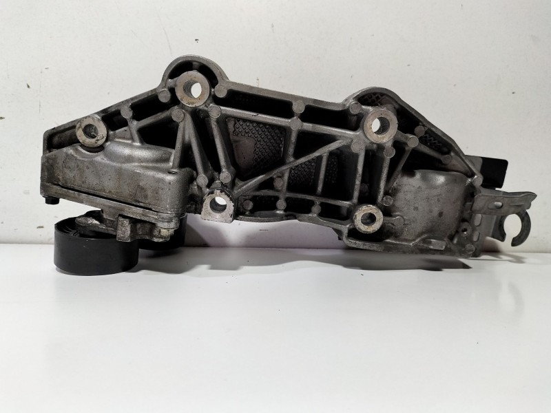 Recambio de soporte alternador para renault laguna iii (bt0/1) 2.0 dci (bt07, bt0j, bt14, bt1a, bt1s) referencia OEM IAM 8200527