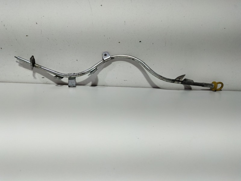 Recambio de varilla aceite para opel zafira b 1.9 cdti referencia OEM IAM 55565756  