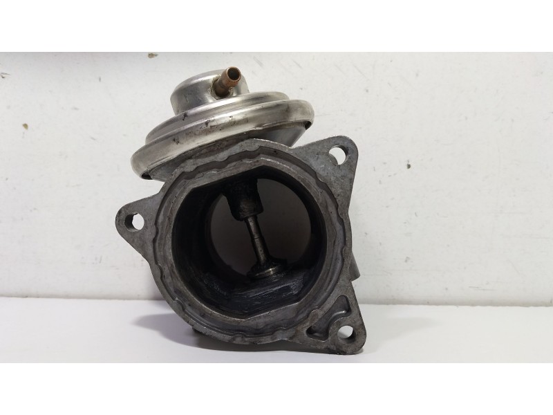 Recambio de valvula egr para volkswagen golf v (1k1) 2.0 tdi referencia OEM IAM 038129637D  