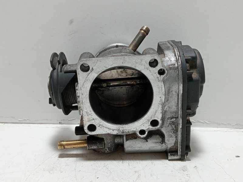 Recambio de caja mariposa para volkswagen golf iv (1j1) 1.6 referencia OEM IAM 06A133064J  