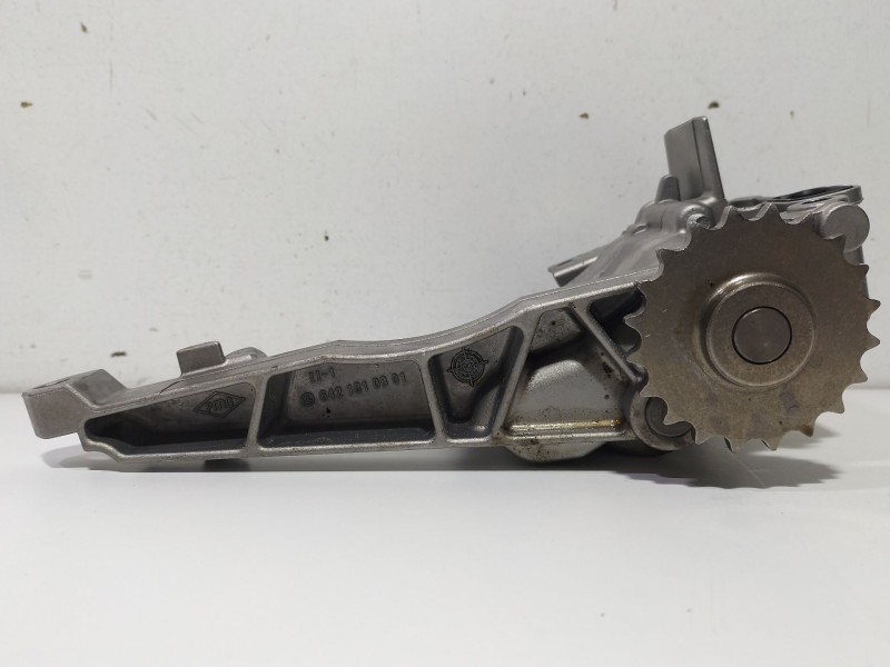 Recambio de bomba aceite para mercedes-benz clase c (w204) c 350 (204.057) referencia OEM IAM 6421810801  