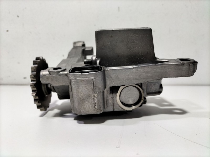 Recambio de bomba aceite para mercedes-benz clase c (w204) c 350 (204.057) referencia OEM IAM 6421810801  