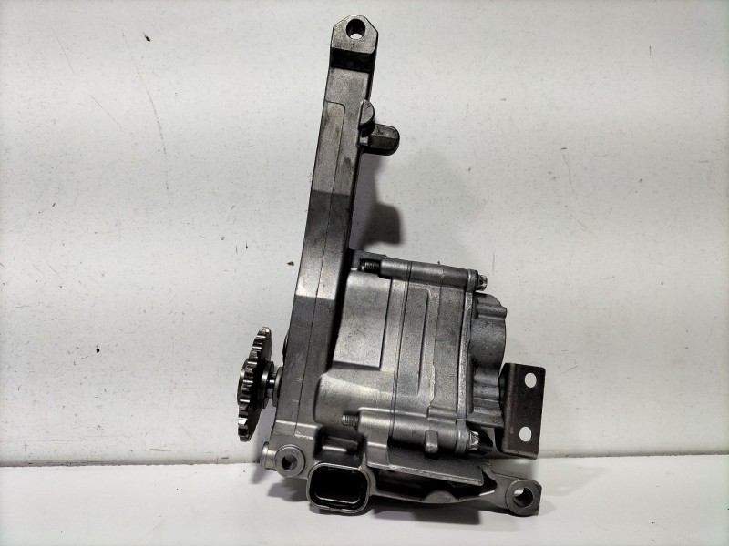 Recambio de bomba aceite para mercedes-benz clase c (w204) c 350 (204.057) referencia OEM IAM 6421810801  