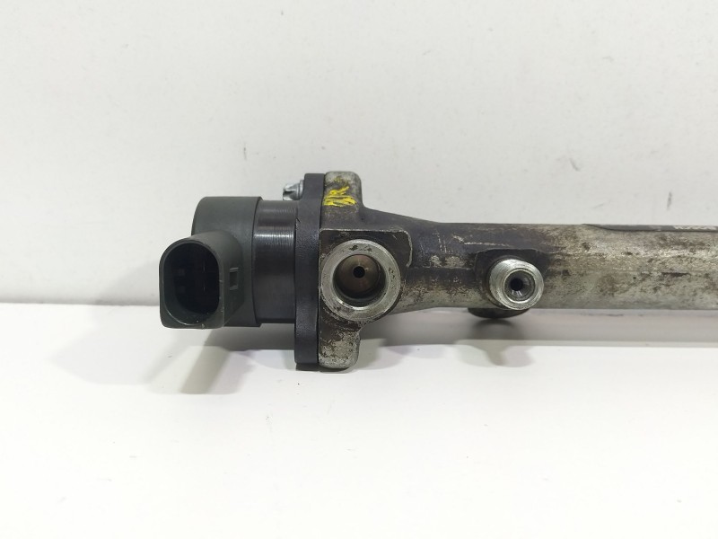 Recambio de rampa inyectora para mercedes-benz sprinter 02.00  caja cerrada 311 cdi (903.661-662) referencia OEM IAM 0445214064 