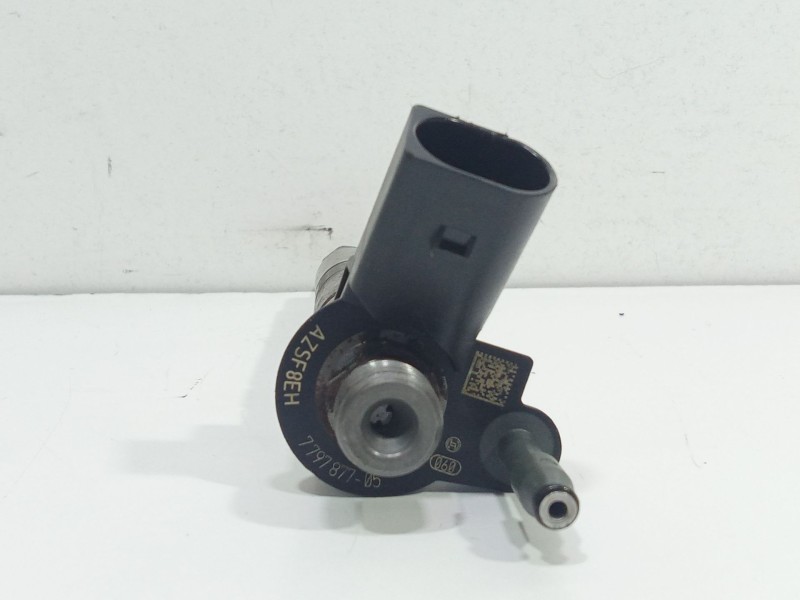 Recambio de inyector para bmw serie 3 berlina (e90) 320d referencia OEM IAM 779787705  