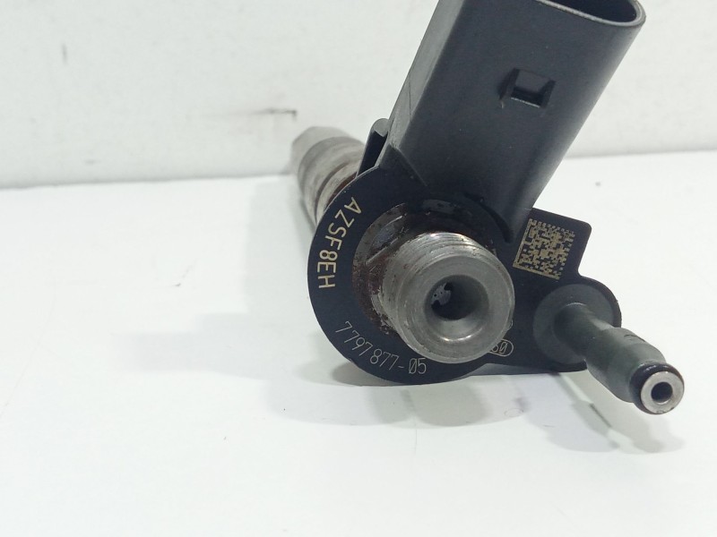 Recambio de inyector para bmw serie 3 berlina (e90) 320d referencia OEM IAM 779787705  