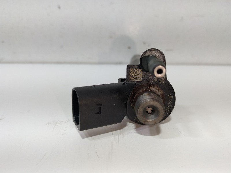 Recambio de inyector para bmw serie 3 berlina (e90) 320d referencia OEM IAM 779787705  
