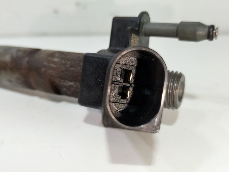 Recambio de inyector para bmw serie 3 berlina (e90) 320d referencia OEM IAM 779787705  