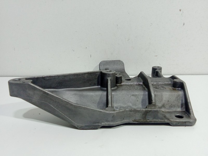 Recambio de soporte motor para audi a4 b7 avant (8ed) 2.0 tdi 16v referencia OEM IAM 03G131159B  