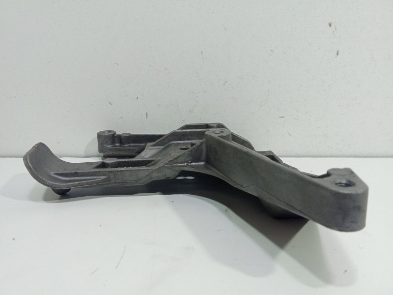Recambio de soporte motor para audi a4 b7 avant (8ed) 2.0 tdi 16v referencia OEM IAM 03G131159B  
