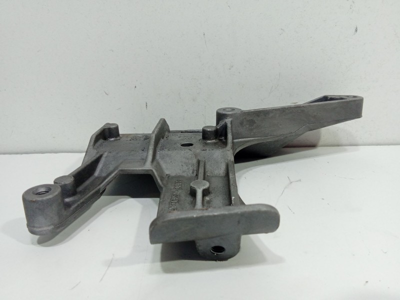 Recambio de soporte motor para audi a4 b7 avant (8ed) 2.0 tdi 16v referencia OEM IAM 03G131159B  