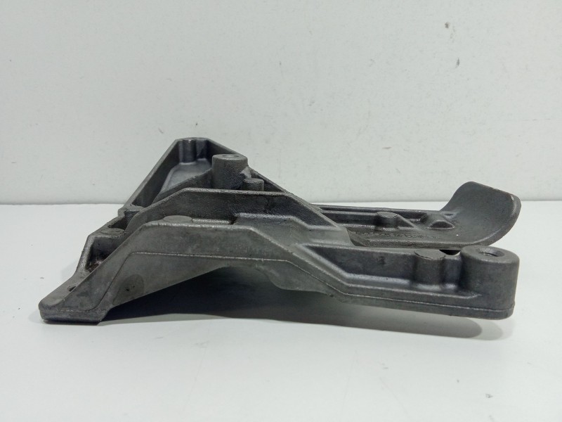 Recambio de soporte motor para audi a4 b7 avant (8ed) 2.0 tdi 16v referencia OEM IAM 03G131159B  