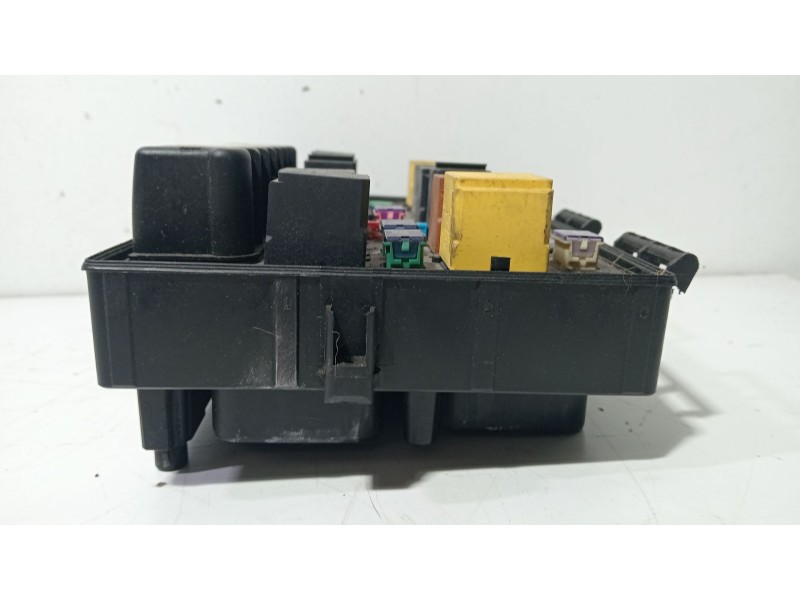 Recambio de caja reles / fusibles para opel astra h (a04) 1.6 (l48) referencia OEM IAM 015349211  