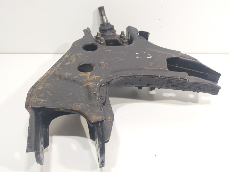 Recambio de brazo suspension inferior delantero izquierdo para nissan terrano ii (r20) 2.7 tdi 4wd referencia OEM IAM TERRANO II