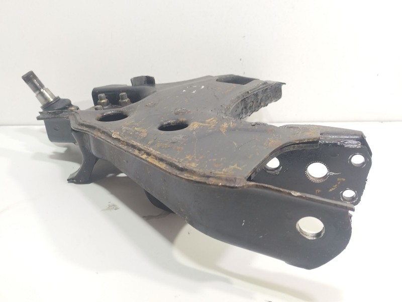 Recambio de brazo suspension inferior delantero izquierdo para nissan terrano ii (r20) 2.7 tdi 4wd referencia OEM IAM TERRANO II