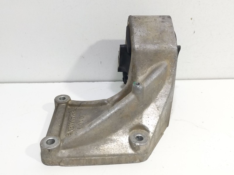 Recambio de soporte motor para jeep grand cherokee iii (wh, wk) 3.0 crd referencia OEM IAM 52090308AE  