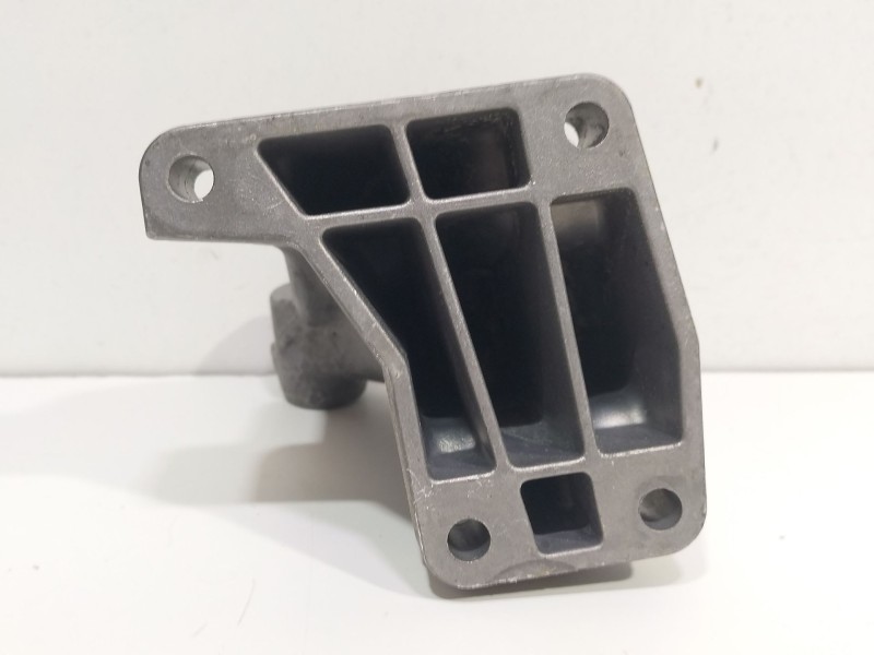 Recambio de soporte motor para mercedes-benz clase cls (w219) 320 cdi (219.322) referencia OEM IAM A6422230004  