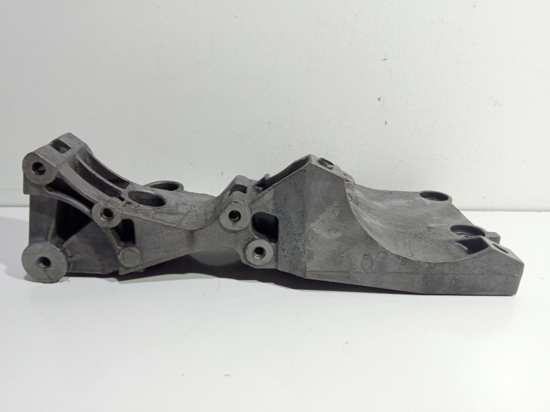 Recambio de soporte alternador para volkswagen golf v berlina (1k1) highline referencia OEM IAM 03G903143A  