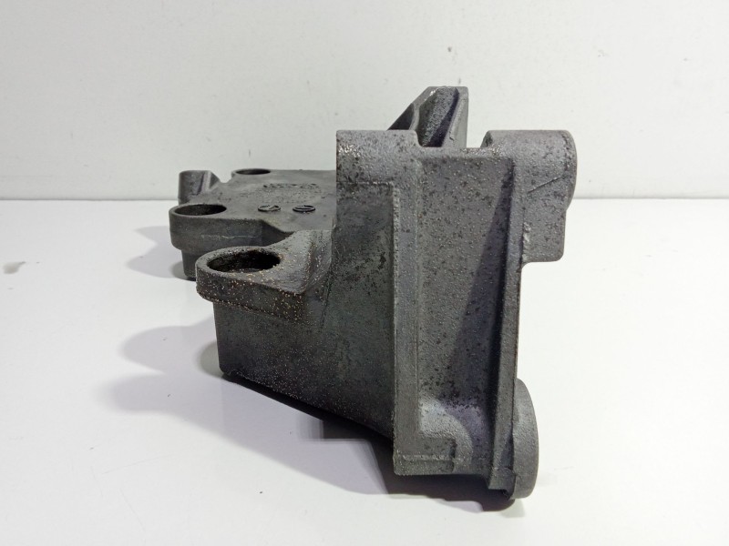 Recambio de soporte alternador para volkswagen golf v berlina (1k1) highline referencia OEM IAM 03G903143A  