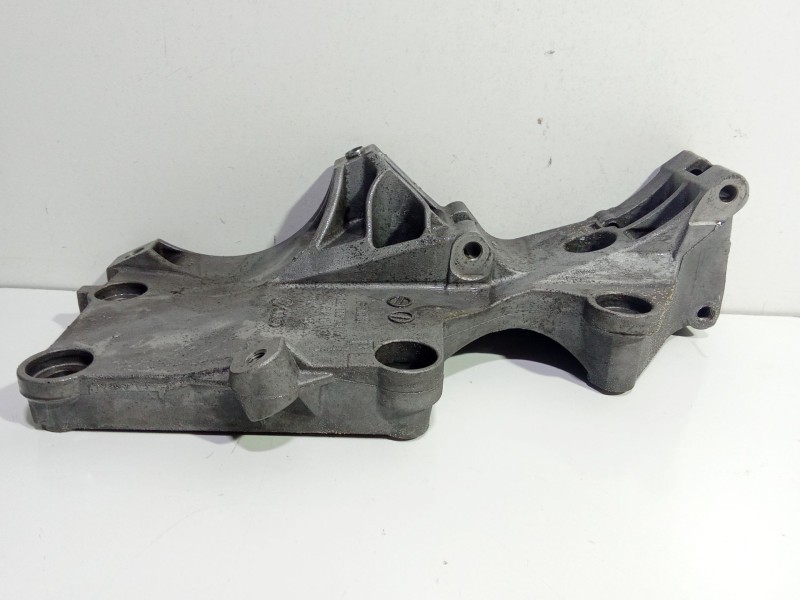 Recambio de soporte alternador para volkswagen golf v berlina (1k1) highline referencia OEM IAM 03G903143A  