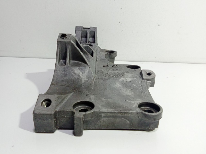Recambio de soporte alternador para volkswagen golf v berlina (1k1) highline referencia OEM IAM 03G903143A  