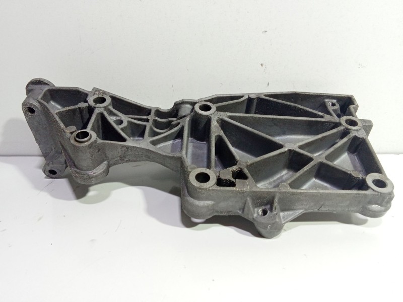 Recambio de soporte alternador para volkswagen golf v berlina (1k1) highline referencia OEM IAM 03G903143A  