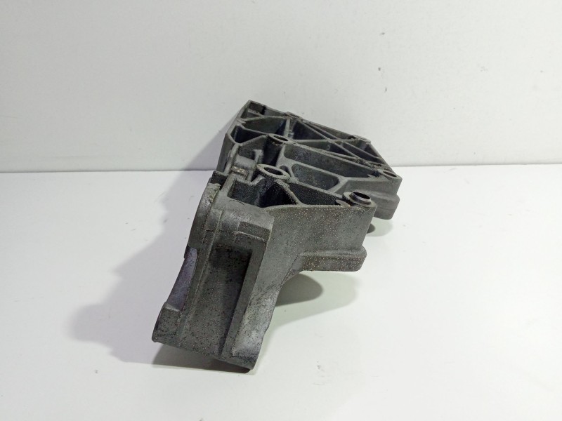 Recambio de soporte alternador para volkswagen golf v berlina (1k1) highline referencia OEM IAM 03G903143A  